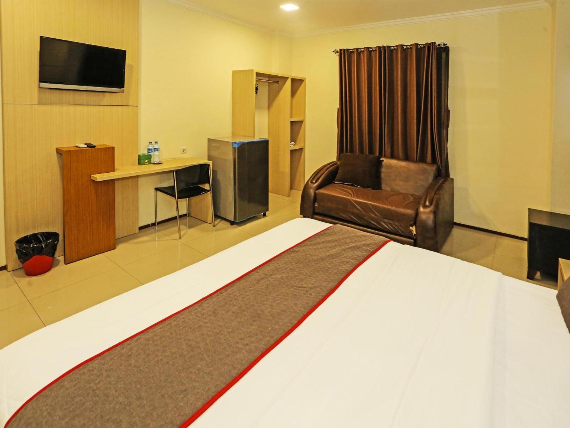 Super Oyo Townhouse Oak Hotel Fiducia Serpong Exterior foto