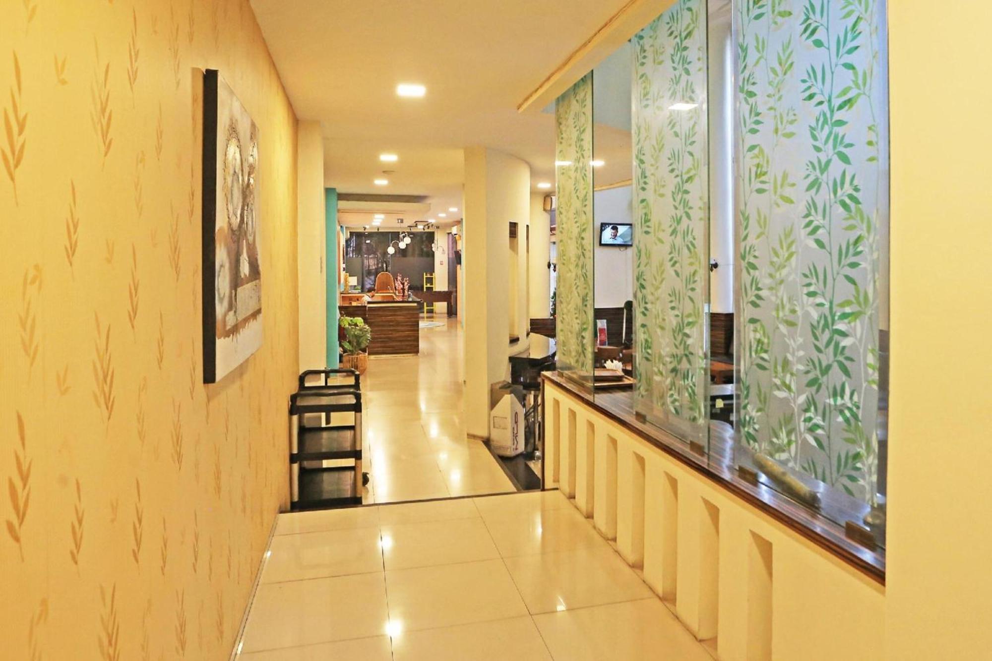 Super Oyo Townhouse Oak Hotel Fiducia Serpong Exterior foto