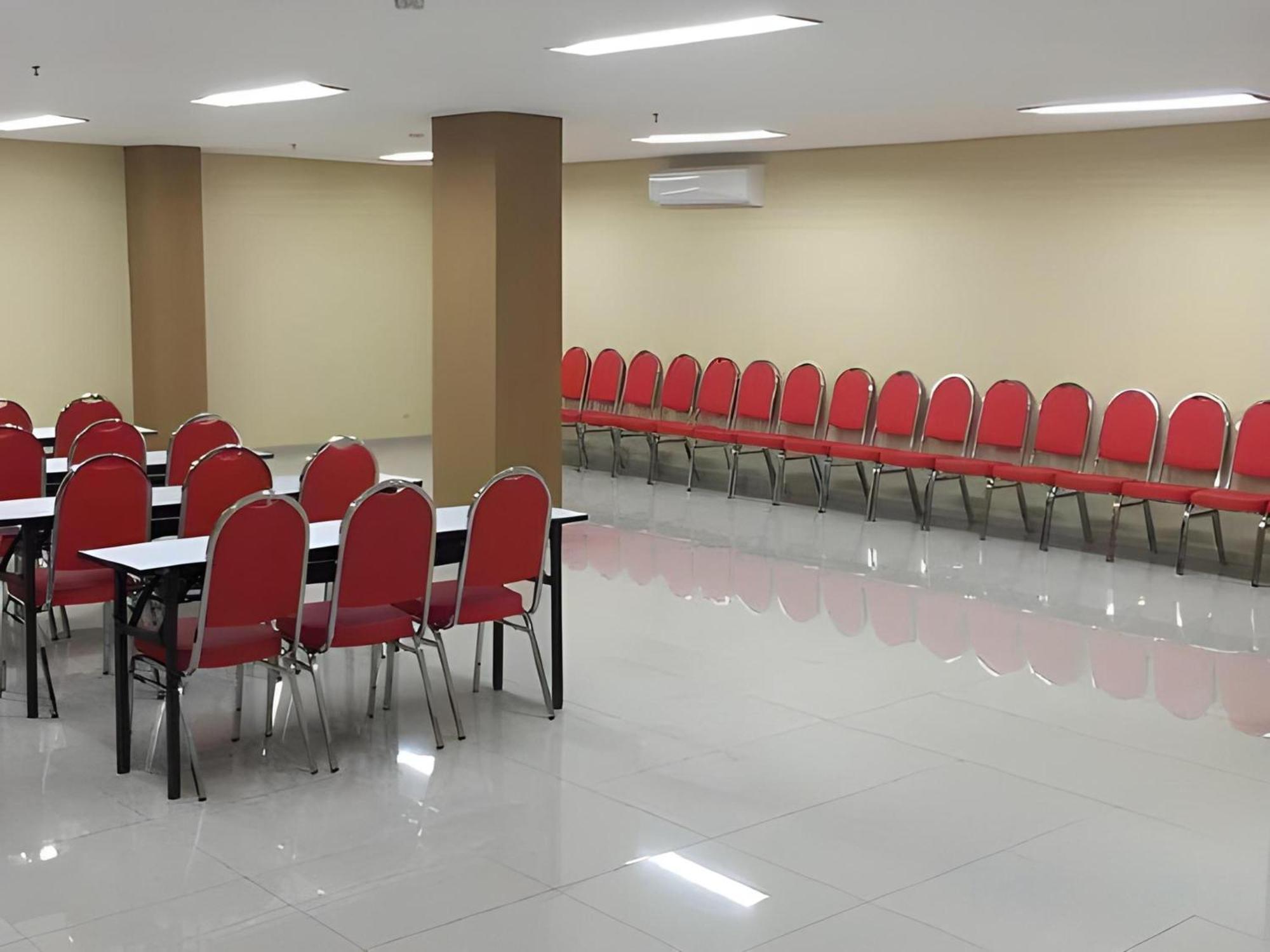 Super Oyo Townhouse Oak Hotel Fiducia Serpong Exterior foto