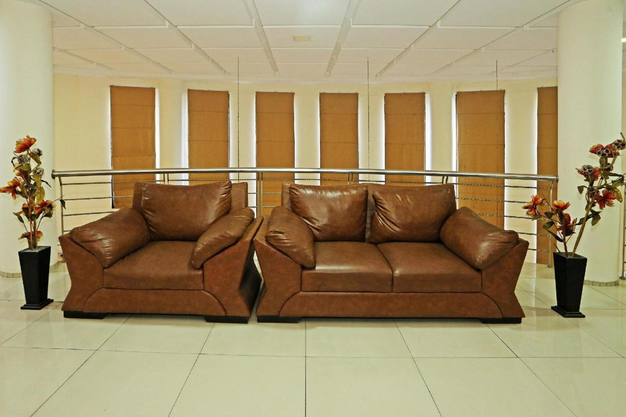 Super Oyo Townhouse Oak Hotel Fiducia Serpong Exterior foto