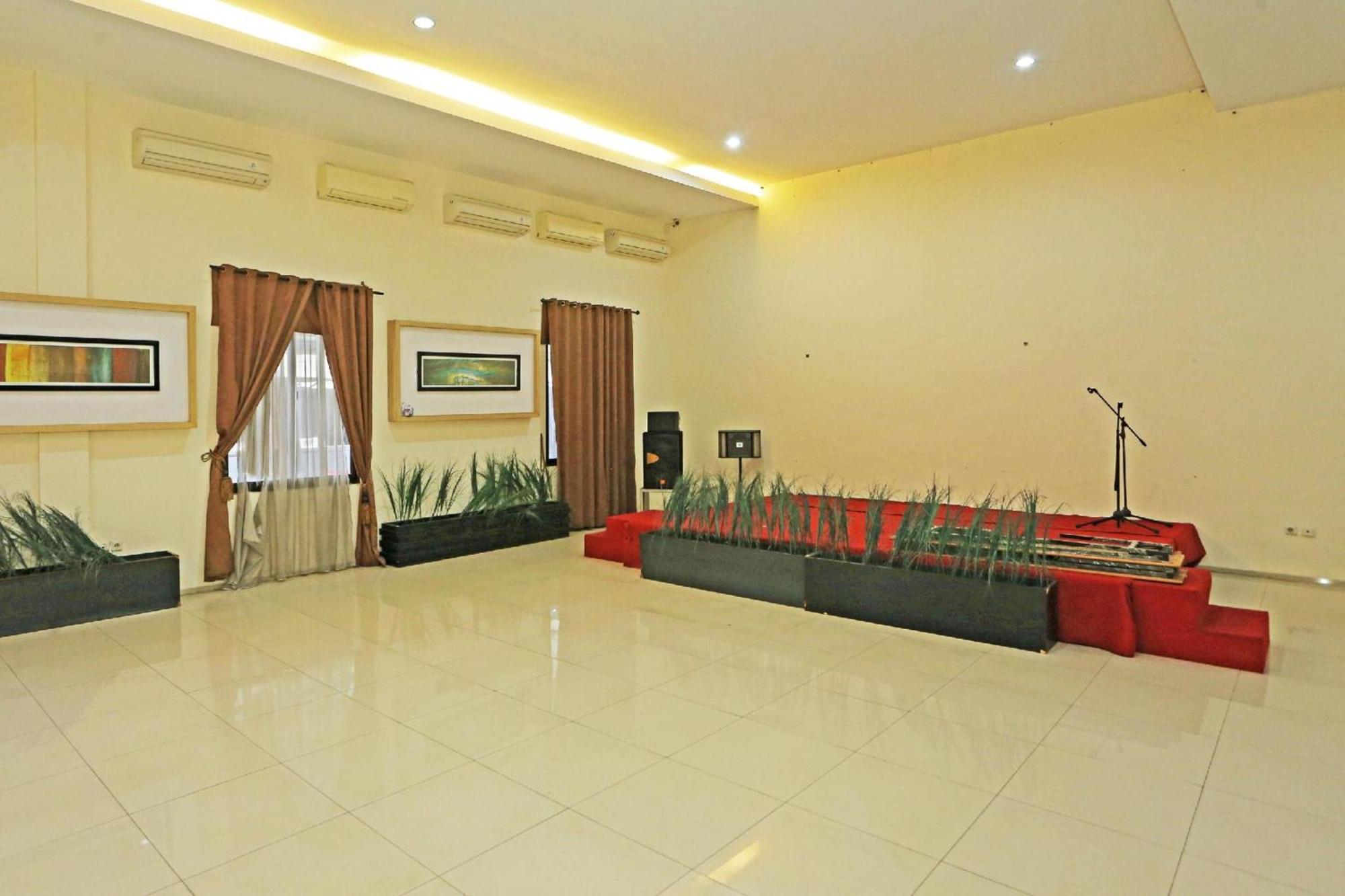 Super Oyo Townhouse Oak Hotel Fiducia Serpong Exterior foto