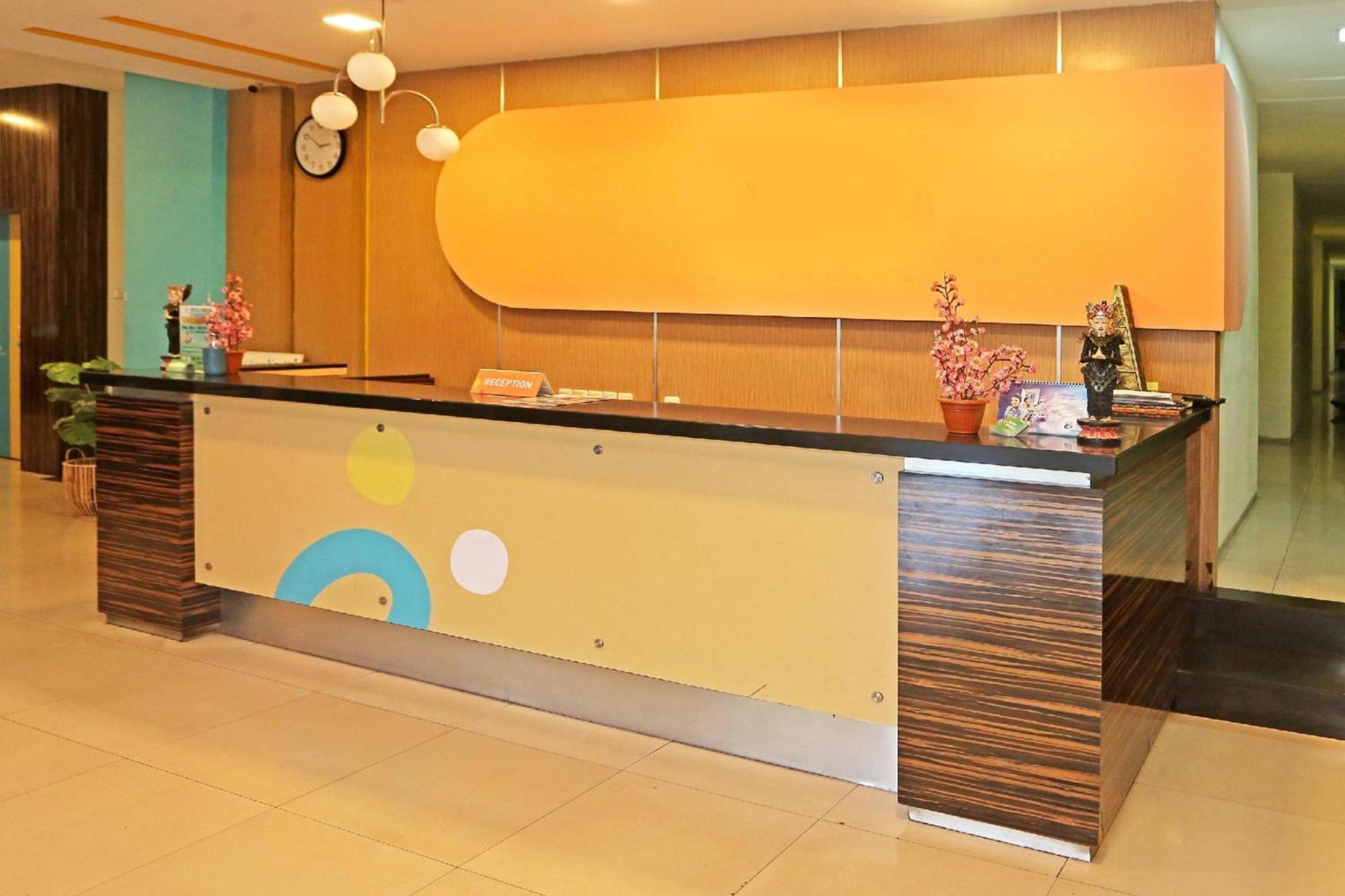 Super Oyo Townhouse Oak Hotel Fiducia Serpong Exterior foto