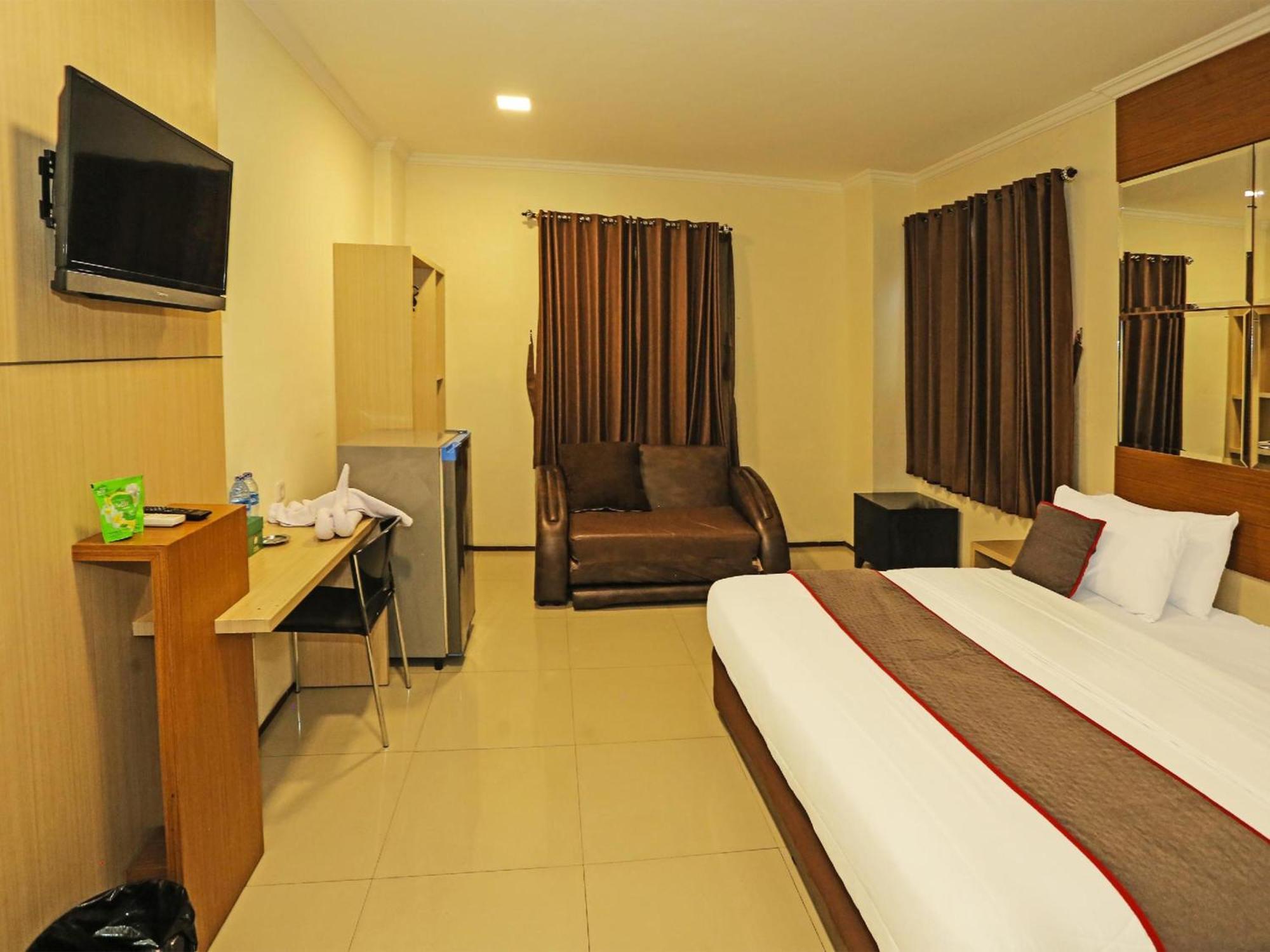 Super Oyo Townhouse Oak Hotel Fiducia Serpong Exterior foto
