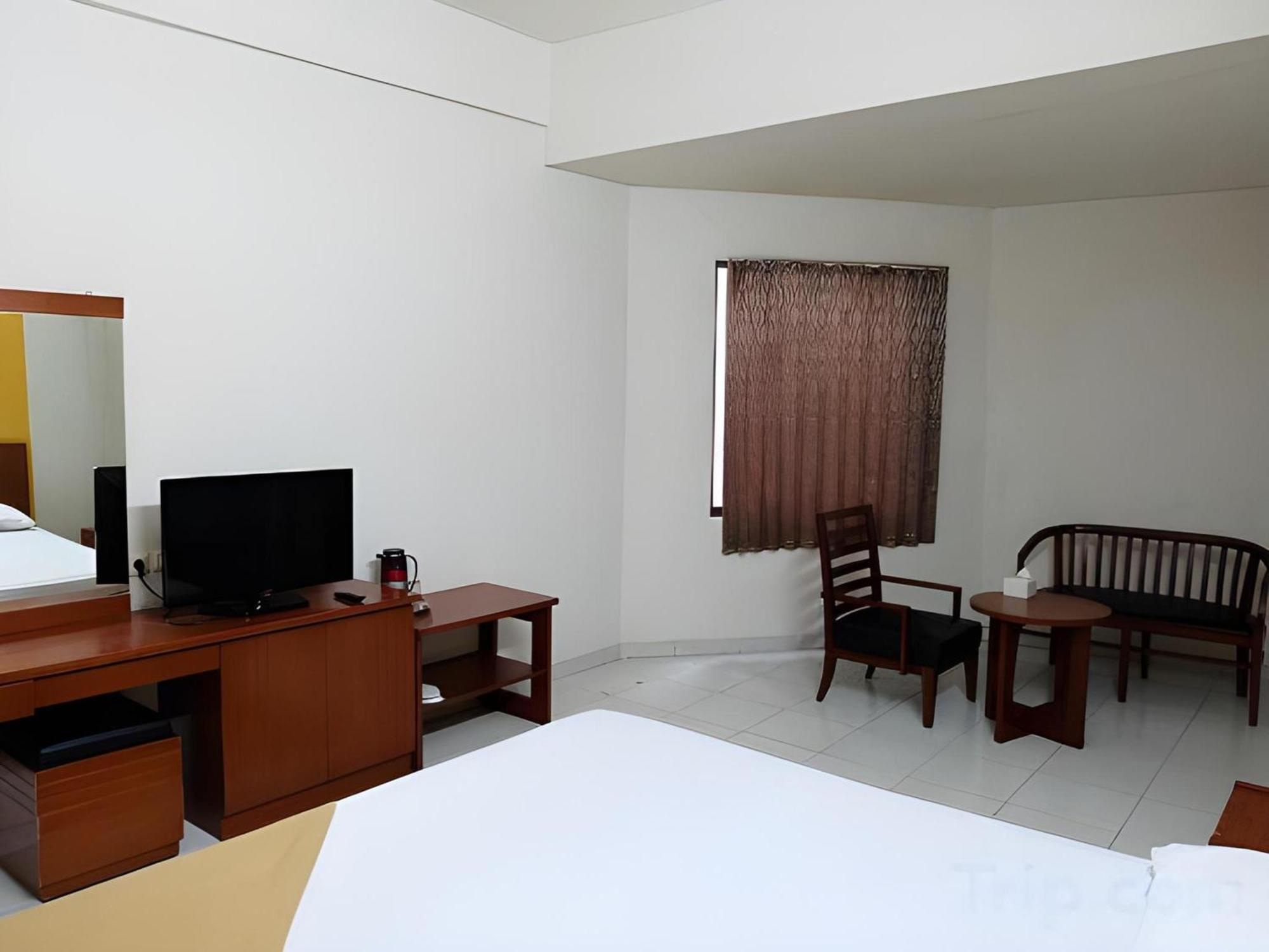 Super Oyo Townhouse Oak Hotel Fiducia Serpong Exterior foto