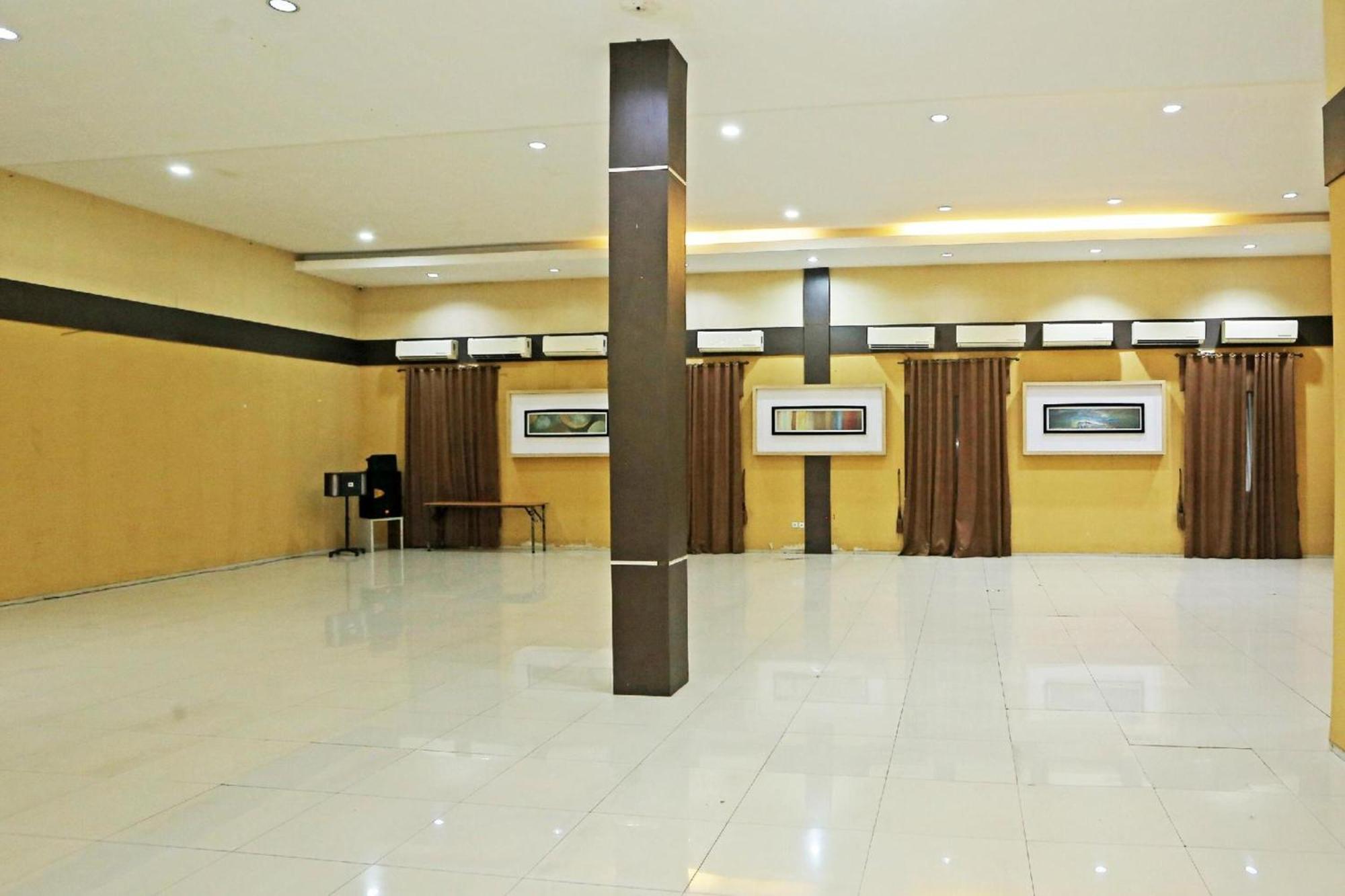 Super Oyo Townhouse Oak Hotel Fiducia Serpong Exterior foto