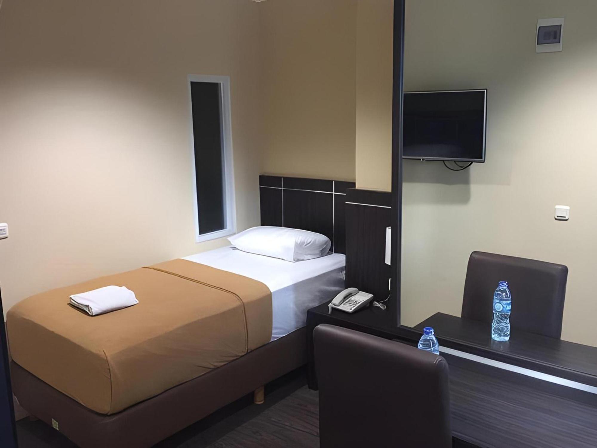 Super Oyo Townhouse Oak Hotel Fiducia Serpong Exterior foto
