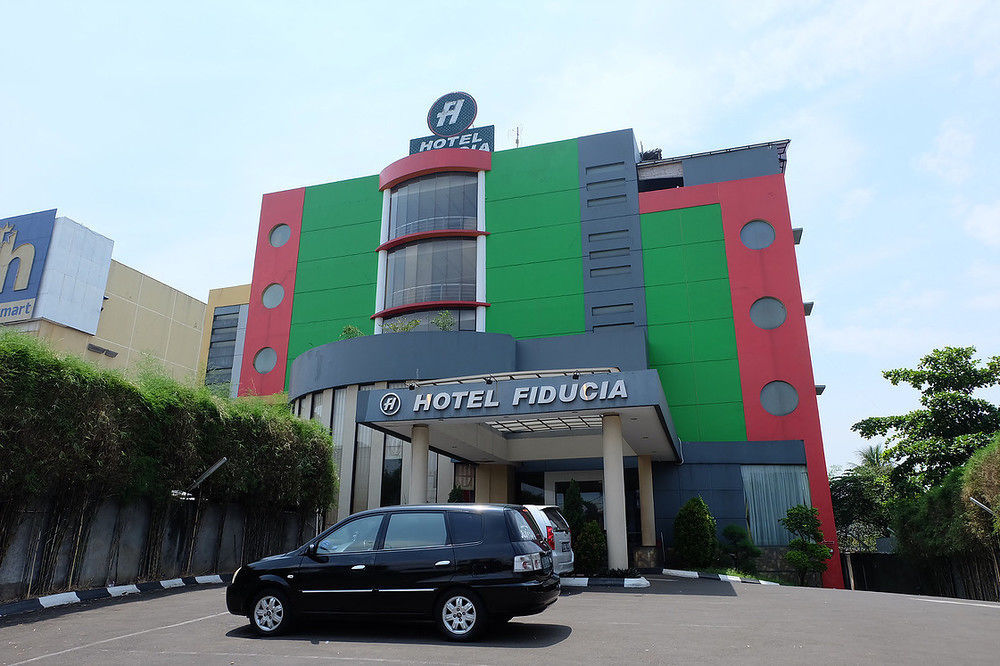Super Oyo Townhouse Oak Hotel Fiducia Serpong Exterior foto